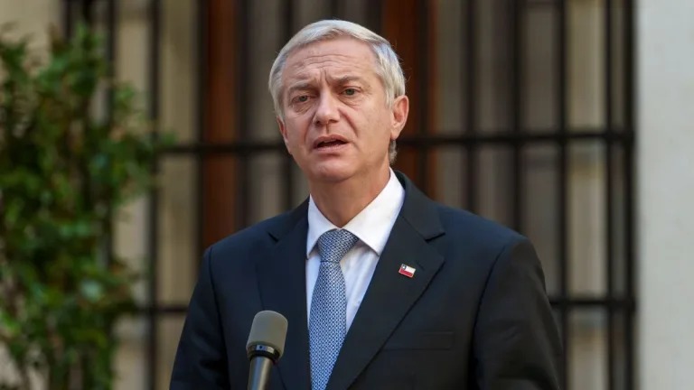 Neme explota por almuerzo de Kast con excompañeros en La Moneda