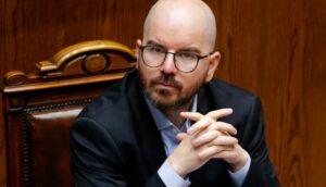 Duro enfrentamiento entre Giorgio Jackson y Johannes Kaiser en redes sociales
