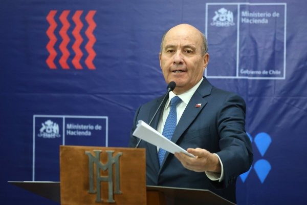 Arremeten contra Quiroz tras polémicos dichos sobre elección de carreras y CAE: “Los proyectos de los jóvenes son proyectos de vida”